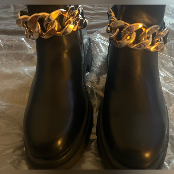 Women’s Chelsea style gold chain boots - Picture 5 of 10
